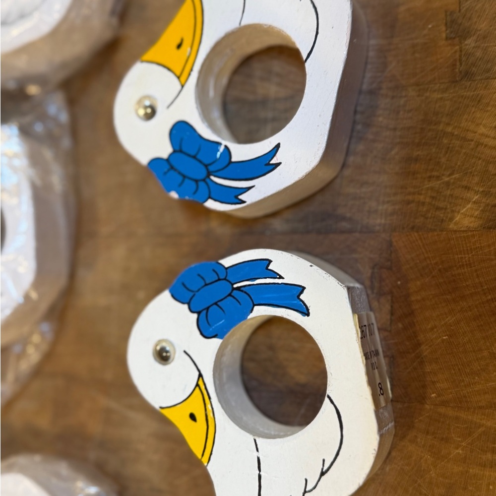 Vintage Wooden White Duck Napkin Rings with Blue Bow (Set of 5) 1980’s 1990’s - Picture 2 of 11